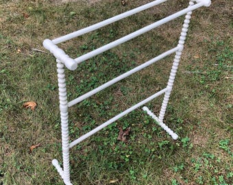 Cottage Chic Quilt Stand Victorian Jenny Lind Spool Turned Wood *Ask us for the lower UPS shipping cost.*