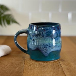Mok, grote koffiekop, theekop, op wiel gegooid aardewerk, 12 oz. 1650