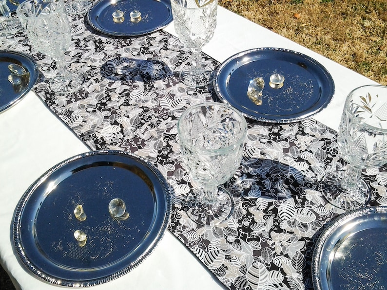 SALE Black and White Floral Print Table Runner, Reversible, 2to4 Seat