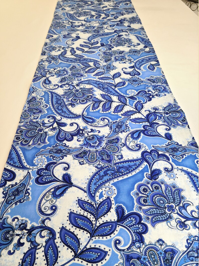 Blue Paisley Table Runner With Six Napkins 4to6 Seater Etsy
