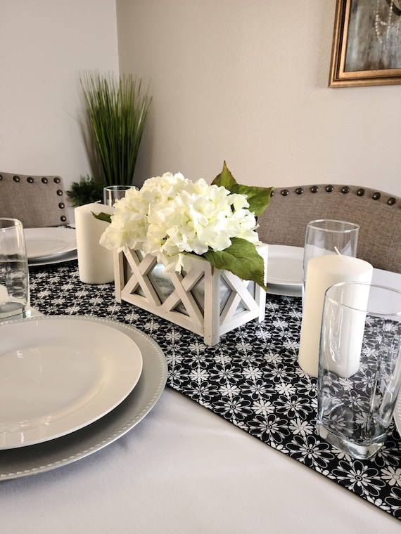 Black and White Floral Print Table Runner Reversible 4to6 Seater