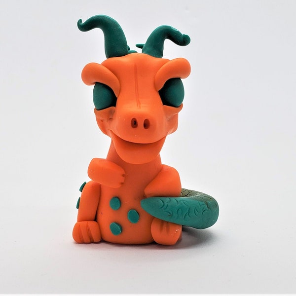 Orange und Petrol Drachen Figur; Handgemachte Polymer Clay Orange und Petrol Dragon; Gehörnte Orange & Petrol handgemachte Drache; Handgemachte Drachenfigur