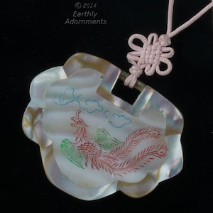 Vintage Inlaid Mother of Pearl Lock pendant, etched and painted, 40x52mm. 1970&#39;s Chinese export. b10-0102