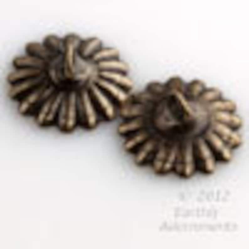 b9-2249 12 pcs Oxidized brass 10mm up-eye bead cap
