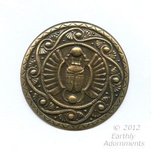Oxidized brass Egyptian Revival style pendant. 45mm diameter. 1 pc. B9-2221