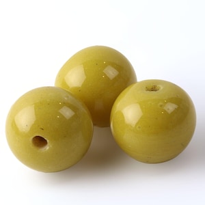 Vintage Chinese wound glass 22mm round bead in opaque yellow. Pkg.1 B11-yo-1049.2