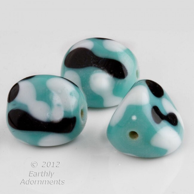 Vintage Cherry brand turquoise, white and black triangular glass nugg…