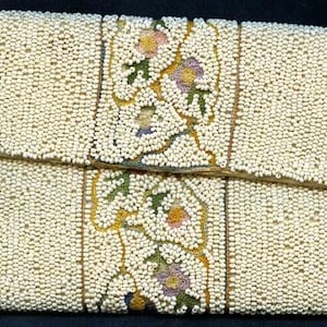 Off white and floral beaded and embroidered evening clutch bag. Hand made in France. hbvn708