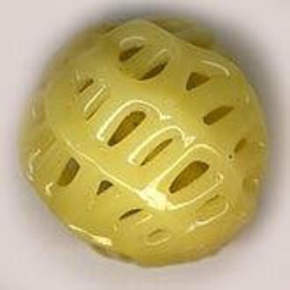 Vintage Japanese Cherry Brand Glass Beads – 24 Pale Yellow 13mm Round Beads From The 1950s