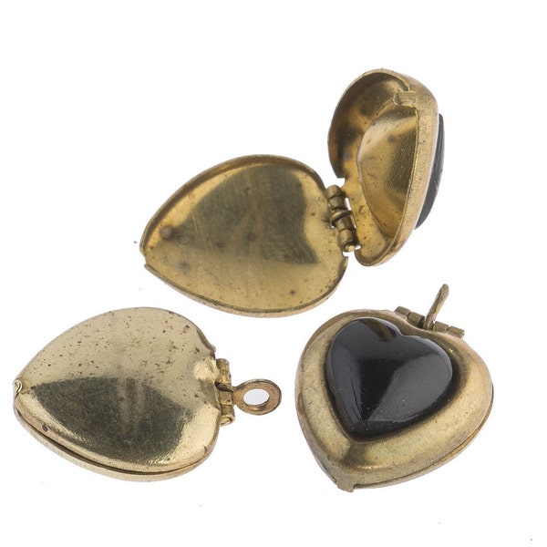 Vintage heart shaped locket with black glass stone, 16x14mm pkg of 1. b9-2493