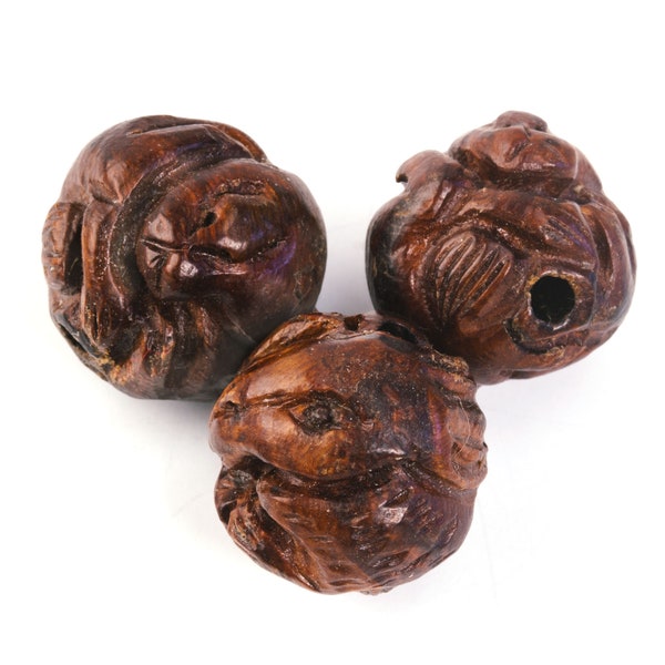 Ma-Li wood carved bead depicting a rabbit wrapped around the bead. 18mm. China. Sold individually. b7-wo325
