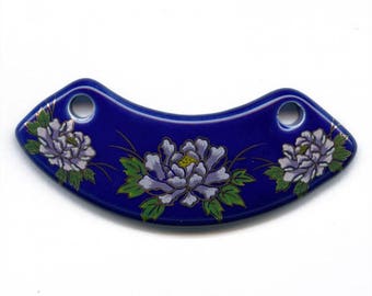 Vintage painted ceramic pendant. Floral pattern on blue. 80x25mm. b2-478