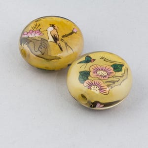 Vintage Chinese reverse hand-painted glass bead, bird and flowers, 31x17mm . Sold individually. b10-0008b