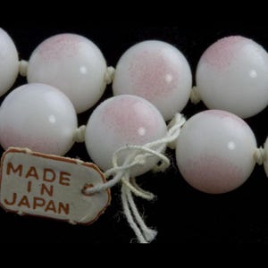 Vintage pink blush on glossy white 10mm round glass beads, Japan 1950&#39;s Pkg. 1 - 15&quot; Strand. b11-pp-1043