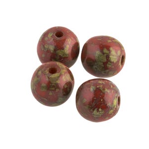 Vintage handgemachte 5,5-6mm Picasso Glasperlen. Rot mit Olivgrün. Tschechoslowakei. Pkg. 25. b11-rd-0750