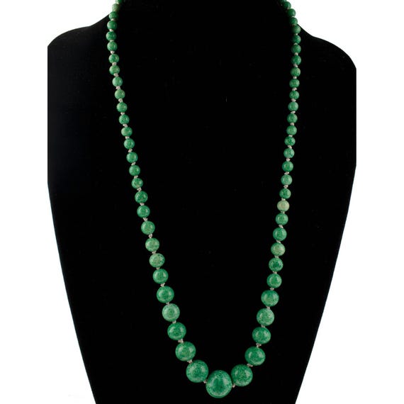 まだら模様の緑色の「北京ガラス」のビーズネックレス、1920 年代