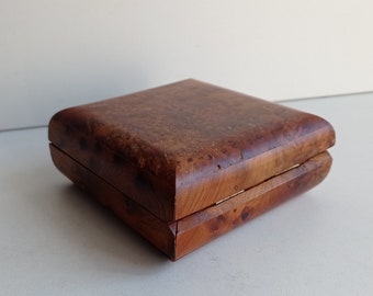 French vintage Burl/Burl wood box with a hinged lid.