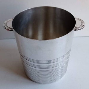 French silversmith, Ercuis Champagne Cooler in silver plate, with two fixed handles and stamps, Art Deco / Modernist style circa 1920/30s.