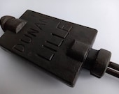 French antique vintage biscuit maker cake iron in cast iron, made by Dunan of Lille, circa 1900.