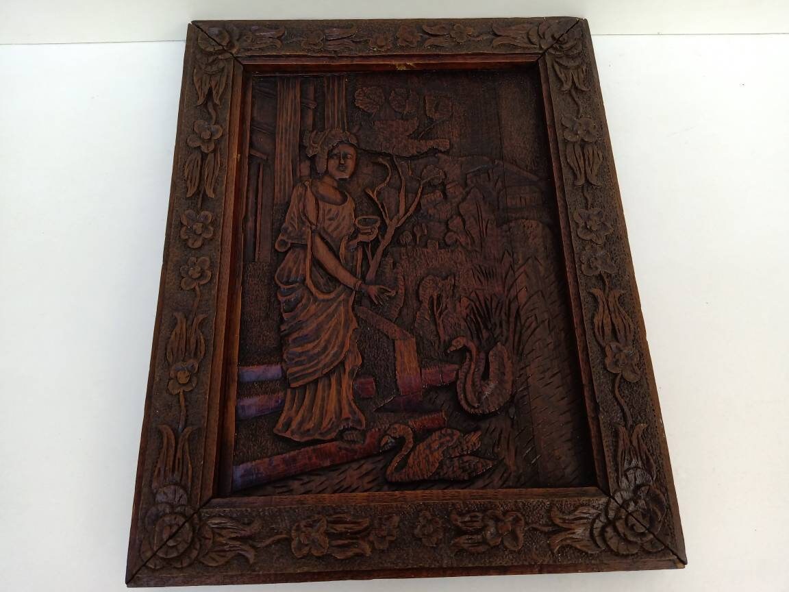 Antique Chinoiserie Sculpté à La Main Panneau de Suspension Murale Paysage, avec Geisha Fille et Cyg