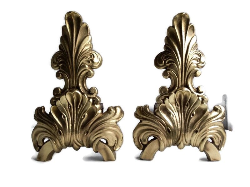 Français Bronze Doré Antique/Vintage et Des Andirons en Fer Forgé avec Un Design de Feuille d'acanth
