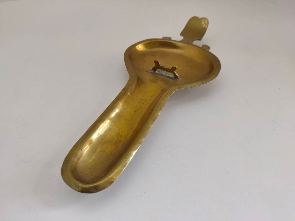 Vintage arabischer, oder indischer Räucherstäbchenhalter aus Messing mit Griff.