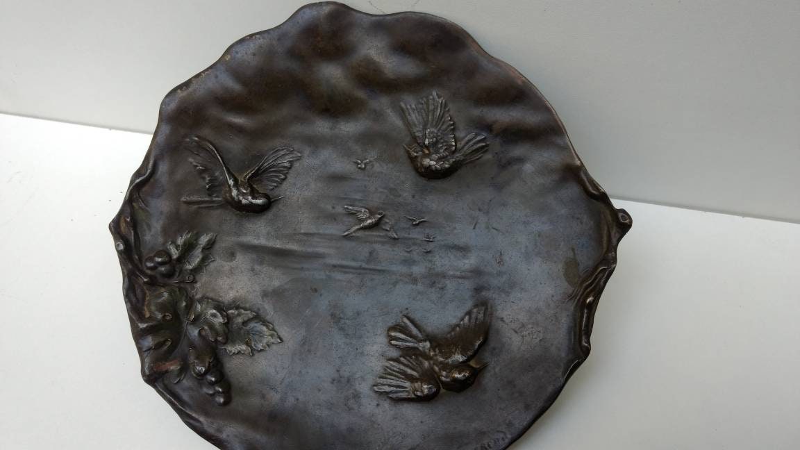 Français Plateau Décoratif en Bronze Antique Art Nouveau sur Jambes Courtes, Signé Reverand, Vers Le