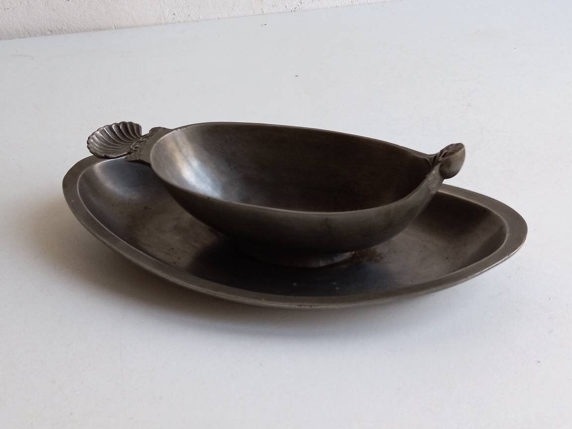 Français Antique Rococo/ Rocaille Bateau de Sauce en Éferie, Sauce, Saucière Date Estampillée 1791.