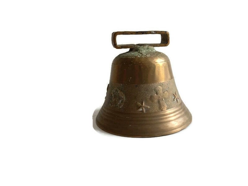 Grande Cloche de Vache en Bronze Antique Français avec Décoration Relief et Nom La Région La Clusaz'