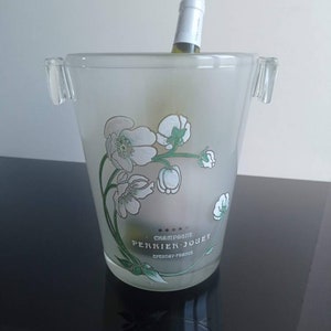 Perrier Jouet, style Art Nouveau, design en émail, d'après Emile Galle, seau à champagne / refroidisseur à champagne en verre dépoli vintage français vers le milieu du siècle.