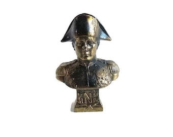 Small French vintage spelter figurine, bronze style Napoleon Bonaparte wearing Bicorn hat, military leader, French Revolution 1789.