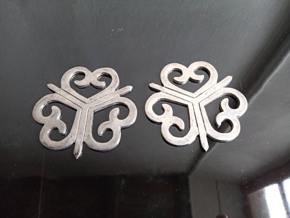 Paire de Français Sous-Verres Bouteilles Vin Vintage Style Héraldique en Métal Argenté.