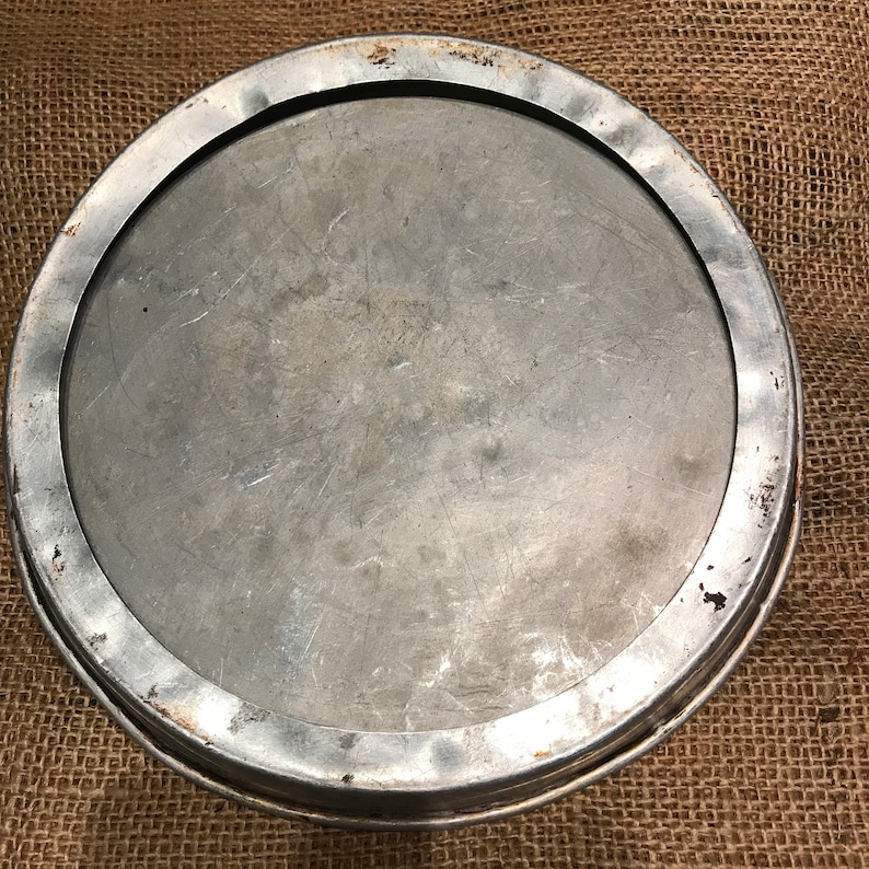 Two Piece Pan Vintage Kitchen Utensil 1950/'s Tart Pan 8.5 Aluminum Pan Removable Bottom Great Kitchen Display or Use