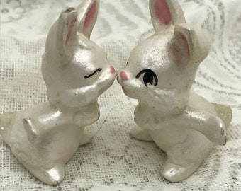 Kissing White Bunny Rabbits, Ceramic Vintage 1980's, Unmarked Hand-Painted, 2 1/2" Tall Adorable Gift!