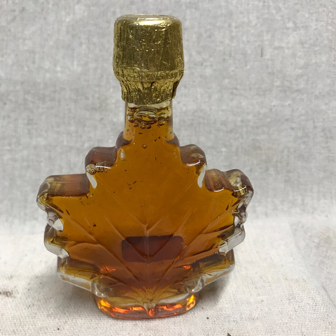 Vintage Maple Syrup Bottle, Maine Souvenir Glass Vintage, Maple Leaf
