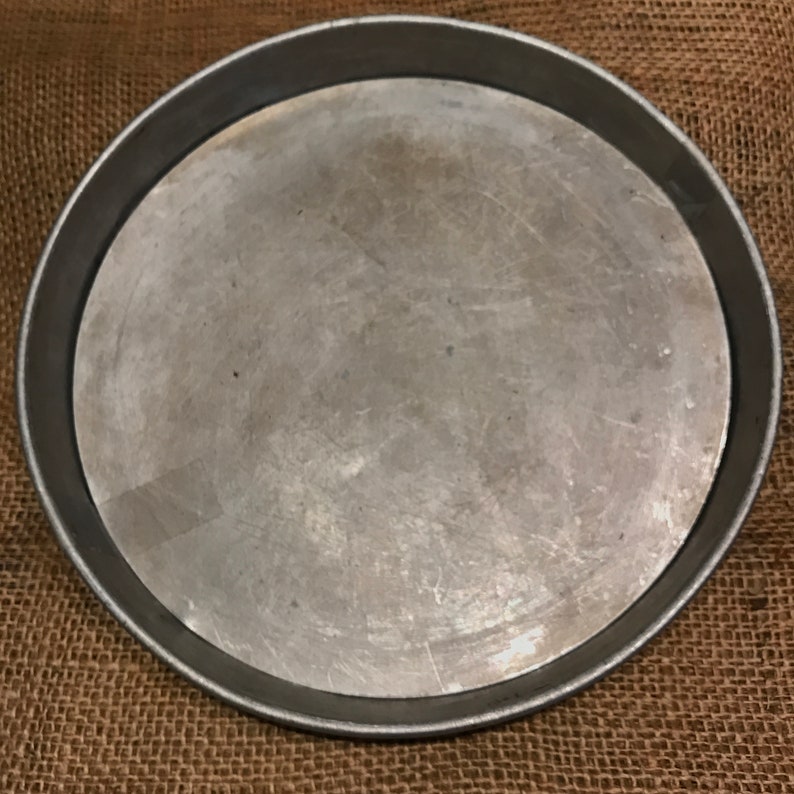 Two Piece Pan Vintage Kitchen Utensil 1950/'s Tart Pan 8.5 Aluminum Pan Removable Bottom Great Kitchen Display or Use