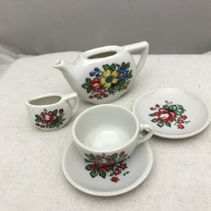Vintage Niños Muñeca Juguete Set té, Diseño Floral, 5 Piezas Miniatura, Tea Pot, Creamer y Una Taza y Dos Platillos, 1960