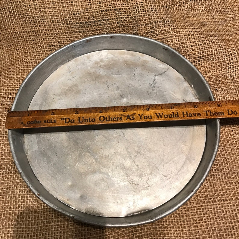 Two Piece Pan Vintage Kitchen Utensil 1950/'s Tart Pan 8.5 Aluminum Pan Removable Bottom Great Kitchen Display or Use