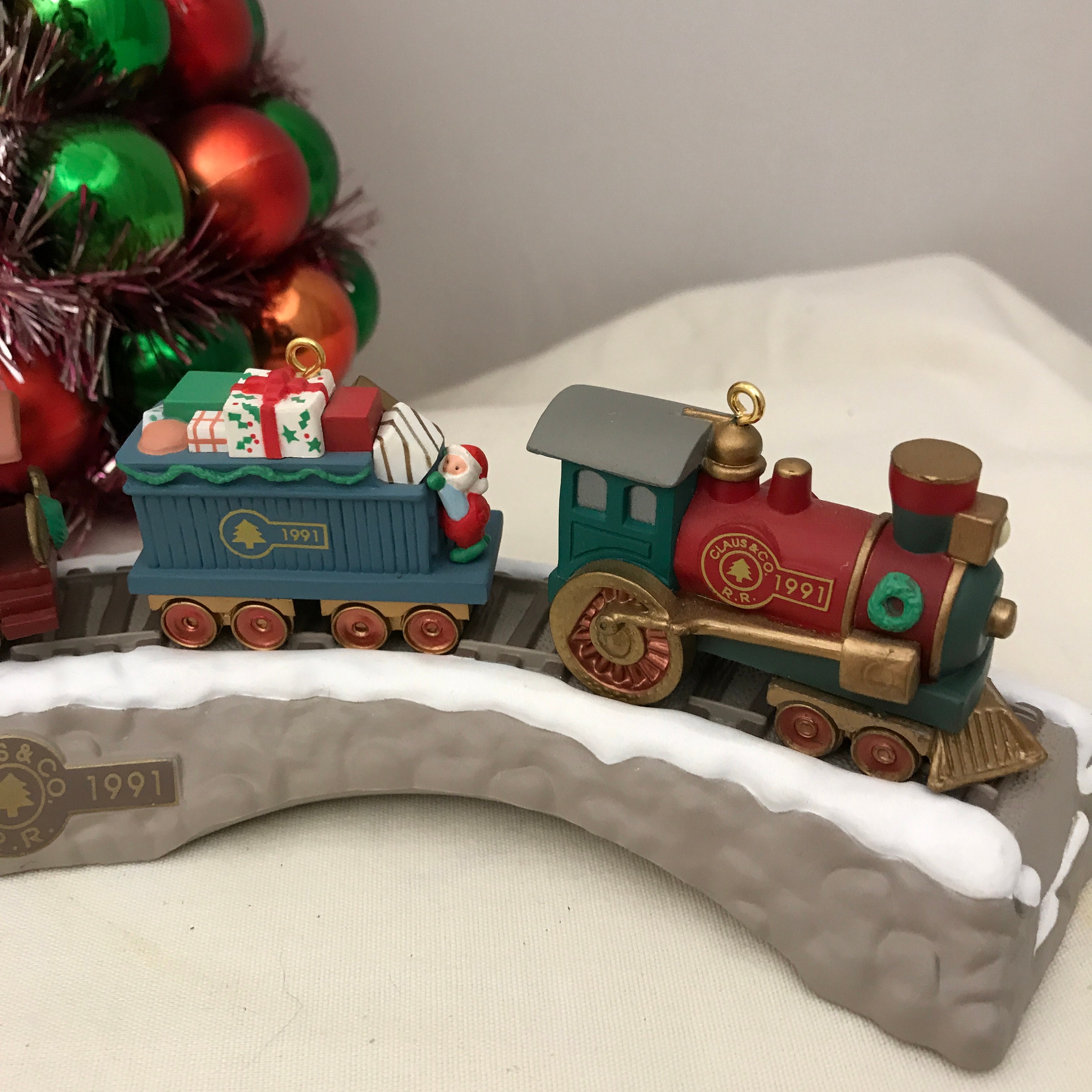 collectible christmas train set