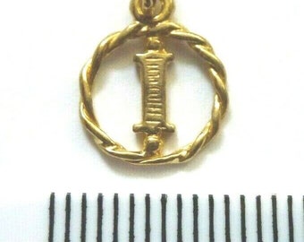 9ct Yellow Gold Block Initial Charm / Pendant In A Rope Twist Border