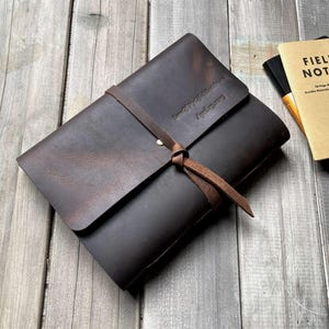 Benutzerdefinierte große braune Lederne Journal, A5, A6, B5, A4 gebundene Notizbuch-Abdeckung, kleine gefüttert oder leeres Papier personalisierte gebundene Zeitschrift für Männer