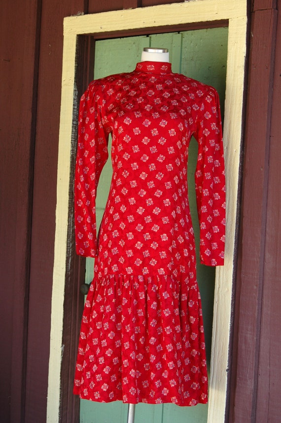 1980s Red Silk Paisley Print Long Sleeve Drop Wai… - image 4