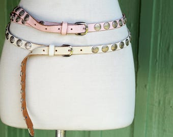 1990s White Thin Leather Belt With Silver Coin Stud Detail  display picture 1