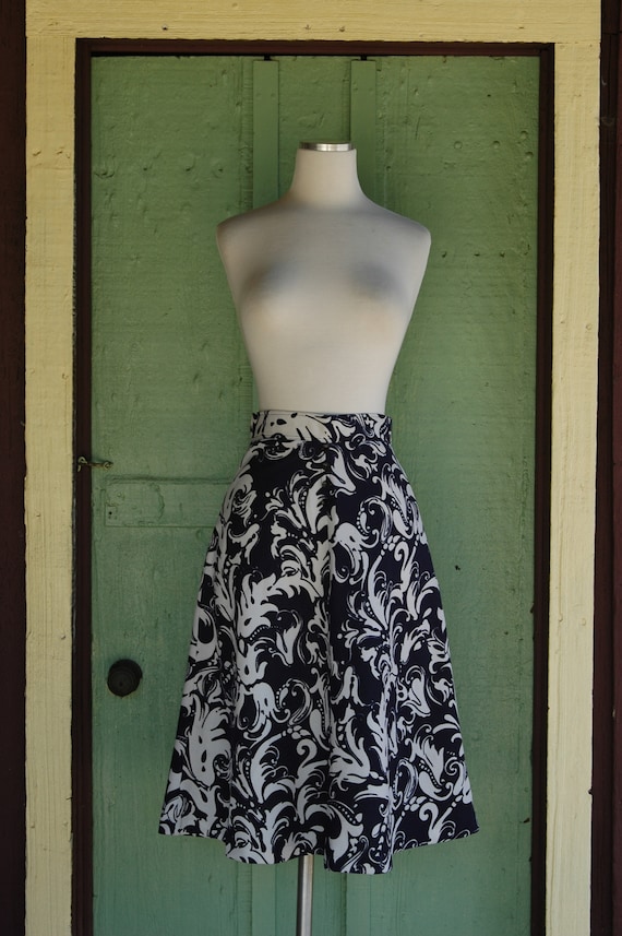 1960s 1970s Navy Blue and White Swirly Print A Li… - image 2