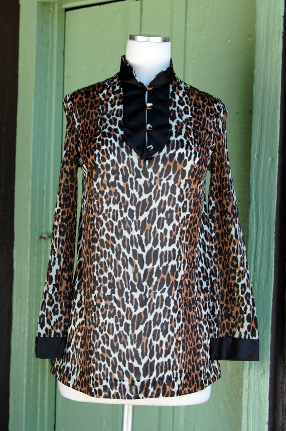 1960s 1970s Tan Brown Black Leopard Print Mandari… - image 2