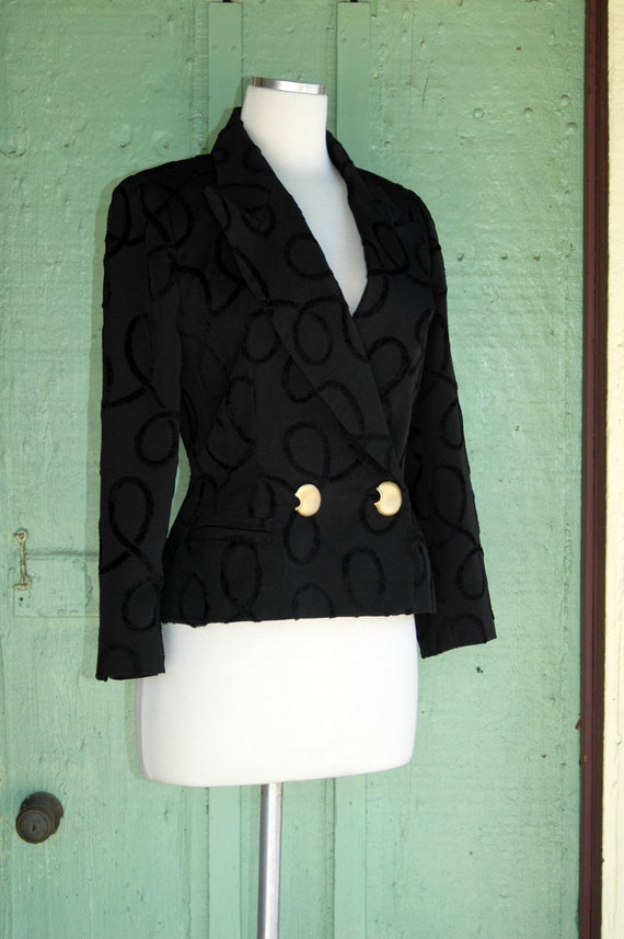 1990s Black Hourglass Cropped Blazer with Gold Bu… - image 2