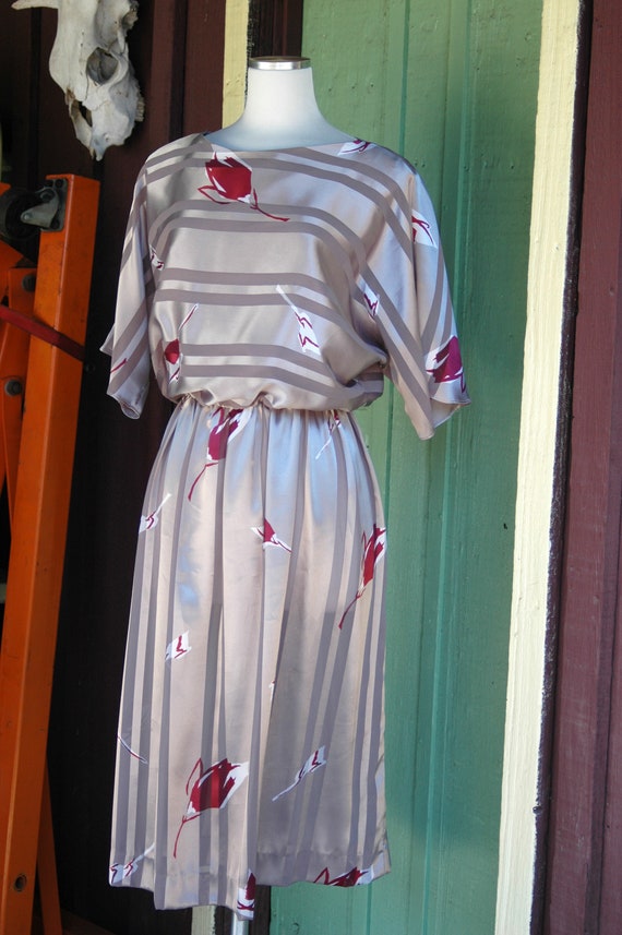 1980s Silver Striped Maroon Red Floral Dress // 8… - image 3