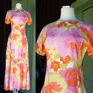 1960s 1970s Pink Orange Floral Hawaiian Maxi Dress // 60s 70s Wide Neck Short Sleeve Pleat Back Hawaiian Long Dress