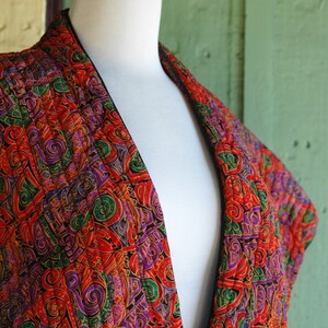 HOLIDAY 1980s Funky Swirl Artsy Red Purple Blue Green Quilted Vest with Frog Closure // 80s Oversized Boxy Quilted Artsy Vest Jacket image 7