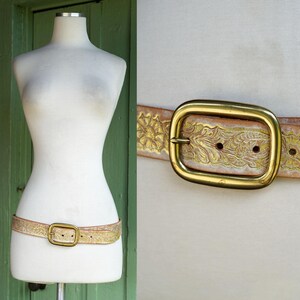 Liz Claiborne  VINTAGE Yellow Leather Belt  Size M Fits 26 to 30\